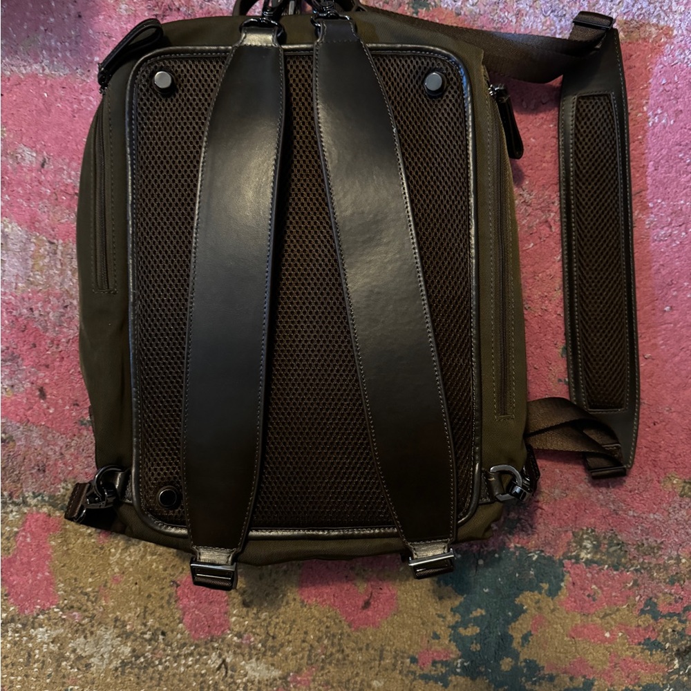 NWOT Caraa Studio Bag Medium in Moss - Picture 6 of 9
